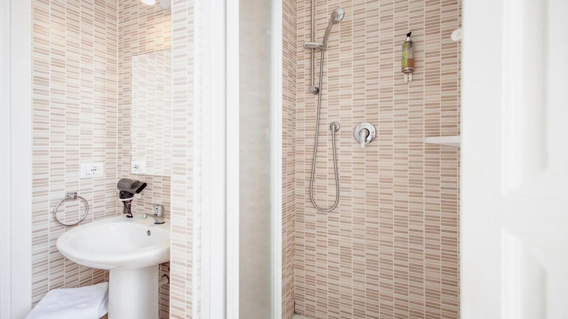 B&B Toscana Pisa Bed & Breakfast